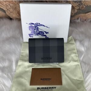 💎✨HOT BUY✨💎Authentic Burberry Wallet with box and dust bag